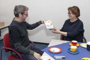 Boekoverhandiging aan Dita